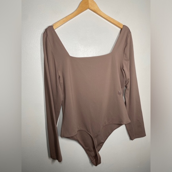 Babaton Contour Squareneck Longsleeve Bodysuit - Picture 5 of 9